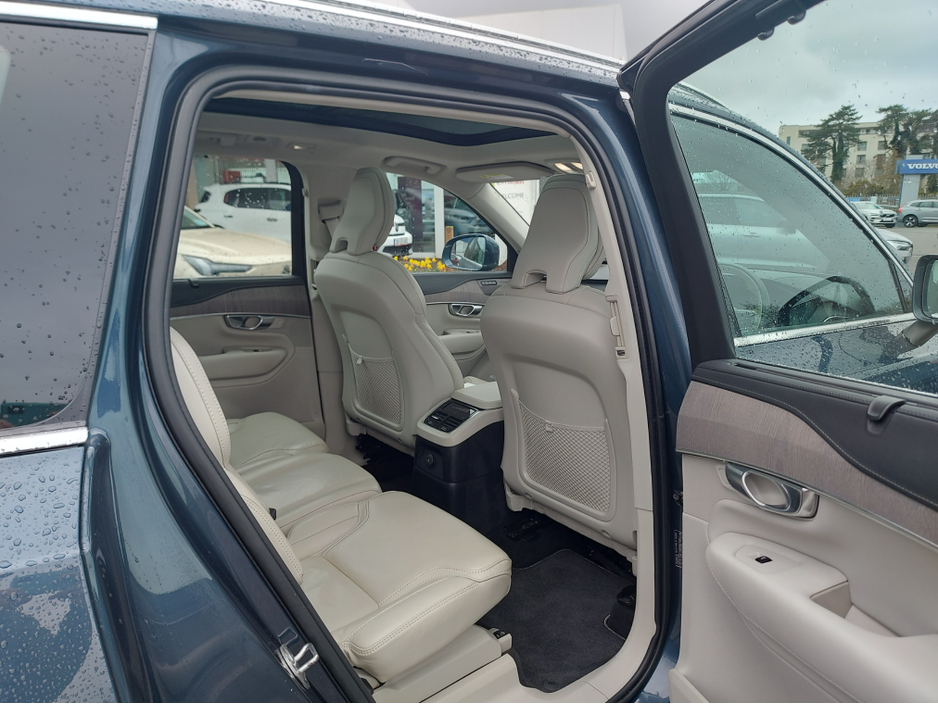 2023 Volvo XC90 - image 17