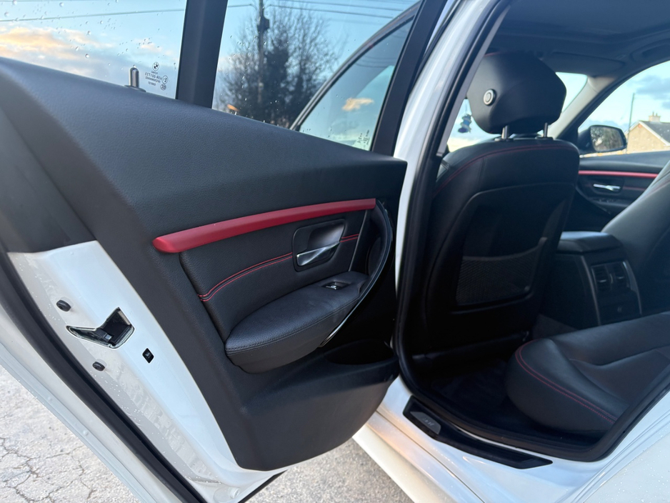 2016 BMW 3 Series - image 21