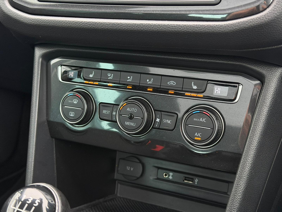 2017 Volkswagen Tiguan - image 29