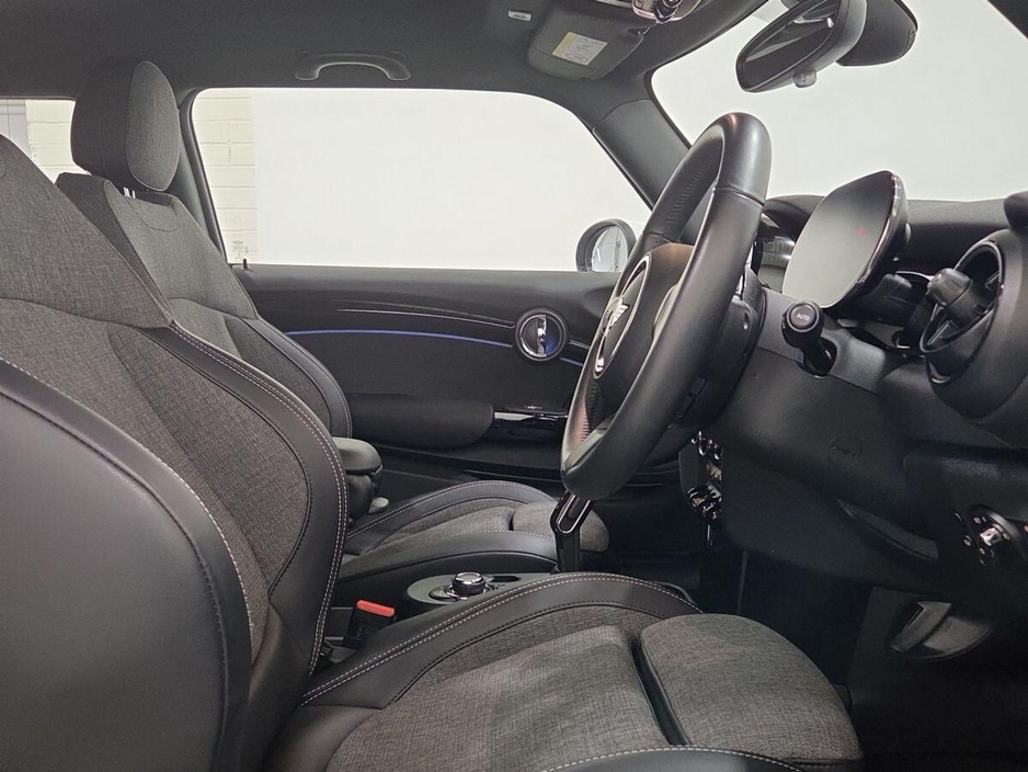 2022 MINI Hatch - image 12