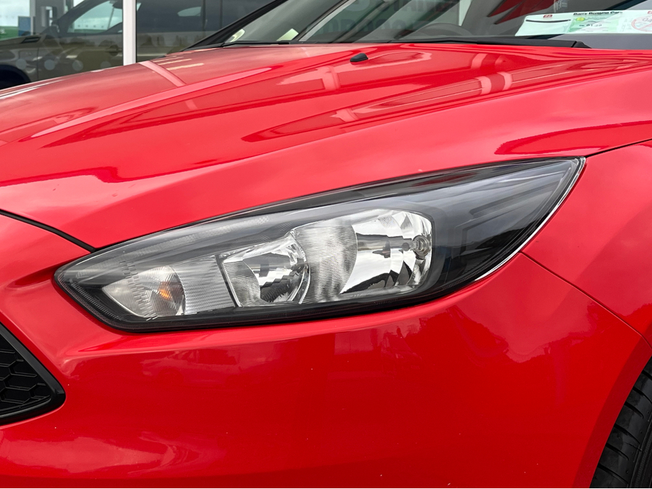 2018 Ford Focus - image 3