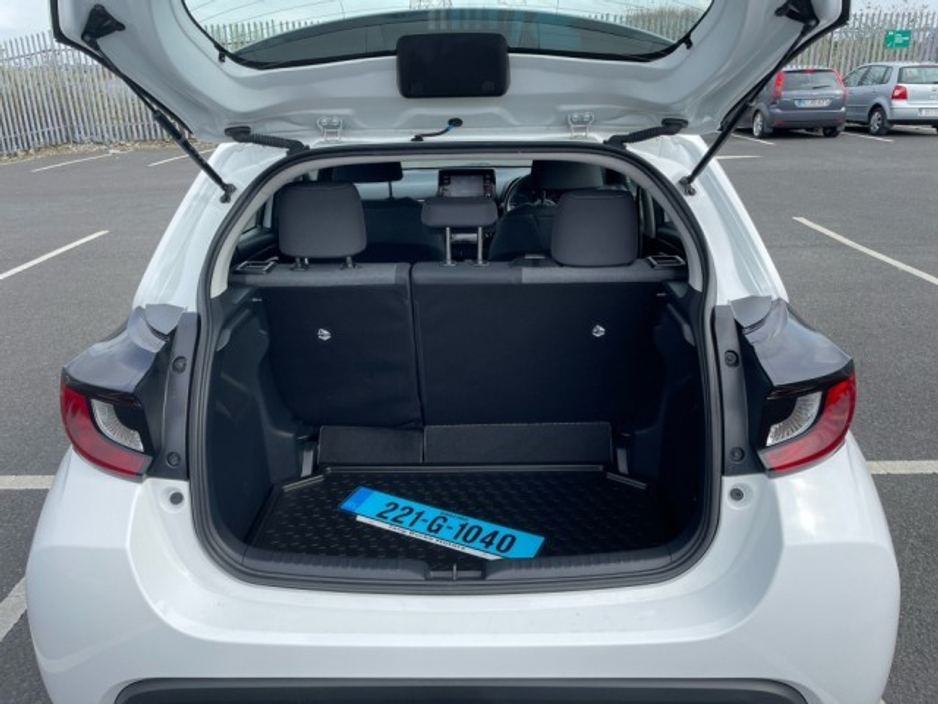 2020 Toyota Yaris - image 9