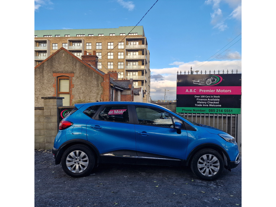 2014 Renault Captur - image 2