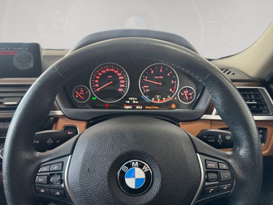 2016 BMW 3 Series - image 13