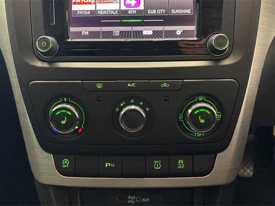 2016 Skoda Yeti OUTDOOR 2.0 TDI**TOUCHSCREEN BLUETOOTH MEDIA**MULTIFUNCTIONAL STEERING WHEEL**HEATED LEATHER SEATS**CRUISE CONTROL**PARKING SENSORS**AIR CONDTIONING**ELECTRIC WINDOWS **ISOFIX**FINANCE AVAILABLE** €11,995