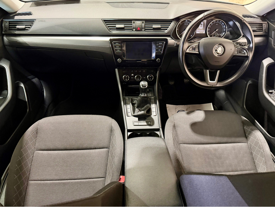 2018 Skoda Superb - image 15