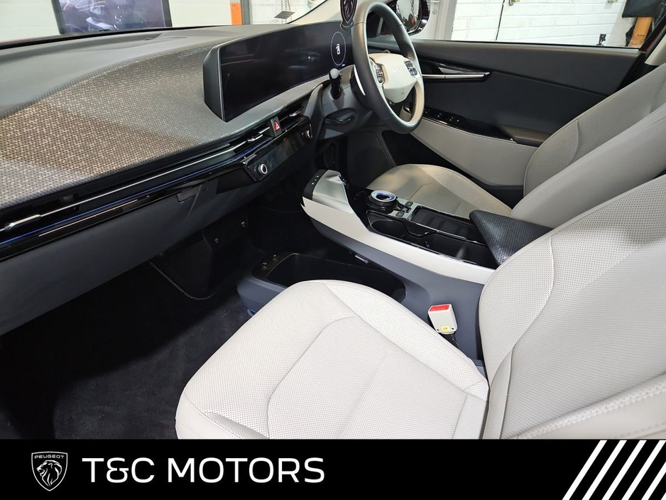 2023 Kia EV6 - image 4