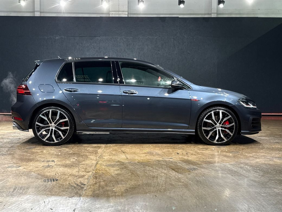 2019 Volkswagen Golf - image 2