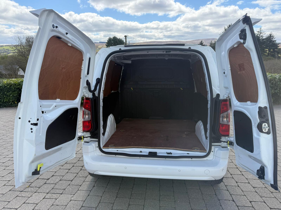 2020 Peugeot Partner - image 20