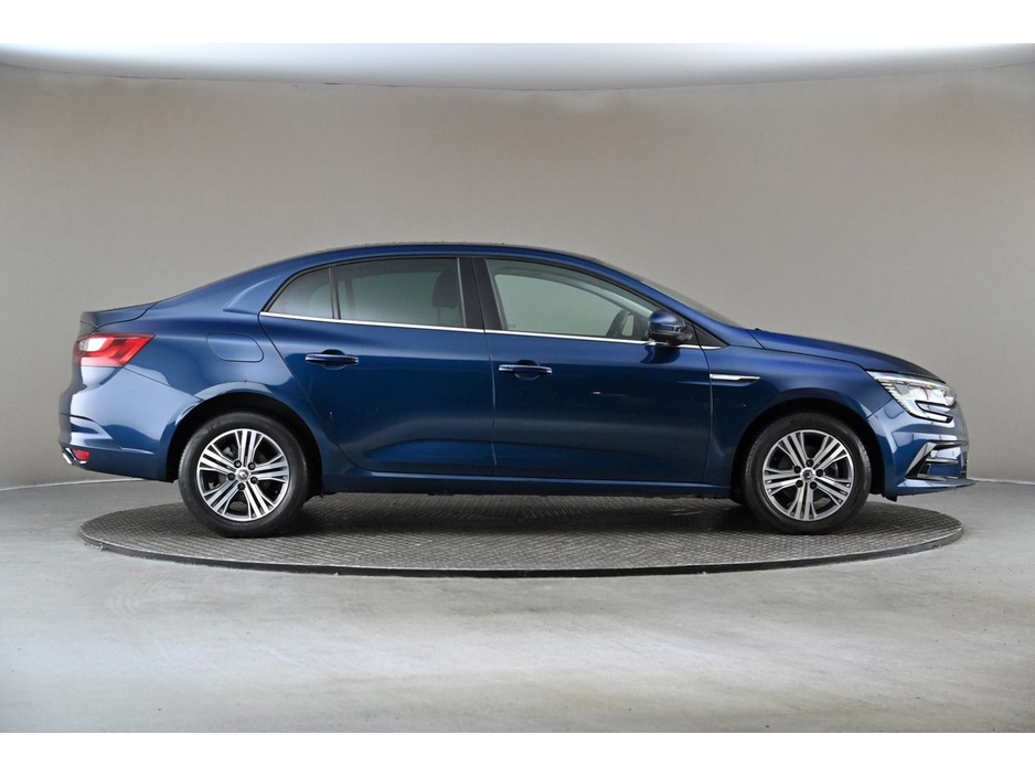 2021 Renault Megane - image 11