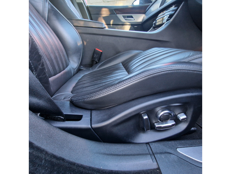 2017 Jaguar XF - image 11