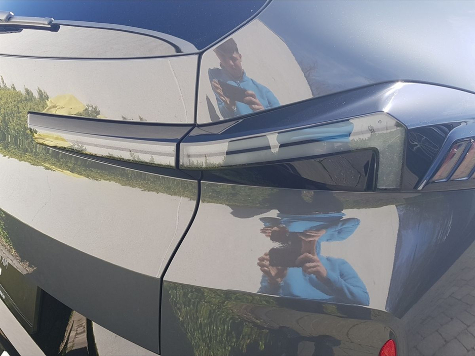 2026 BMW XM - image 18