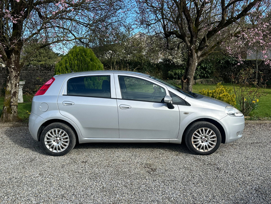 2012 Fiat Punto - image 3