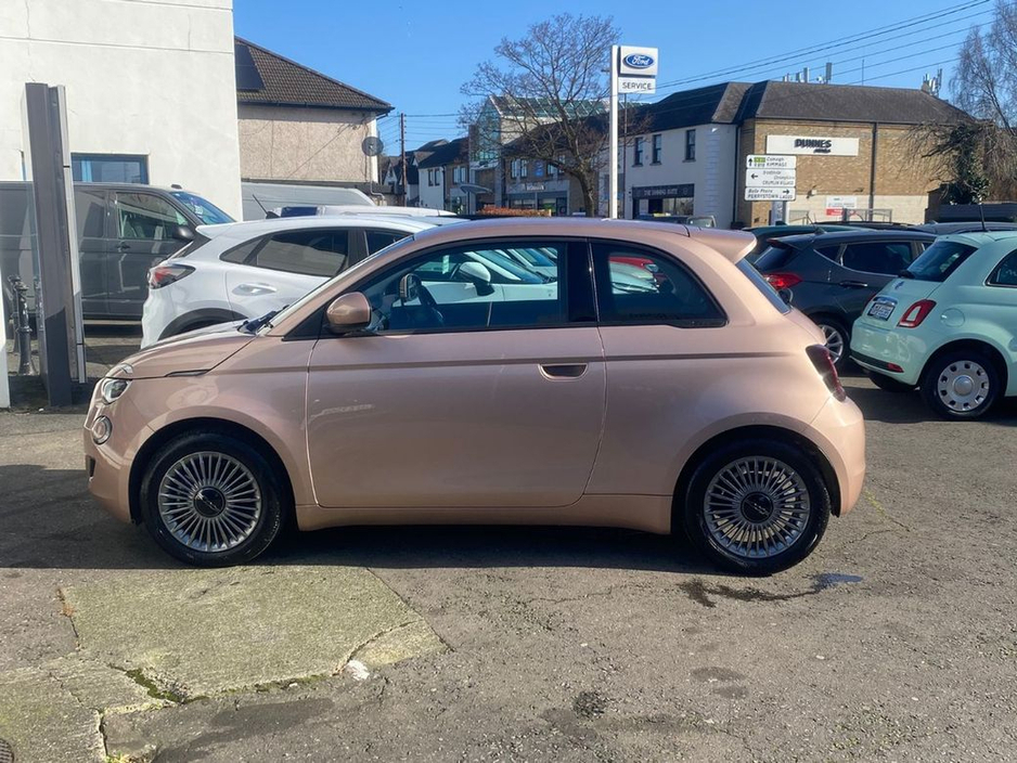 2025 Fiat 500e - image 11