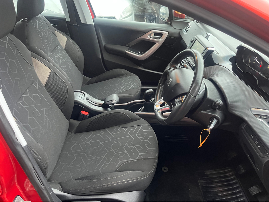 2016 Peugeot 2008 - image 5