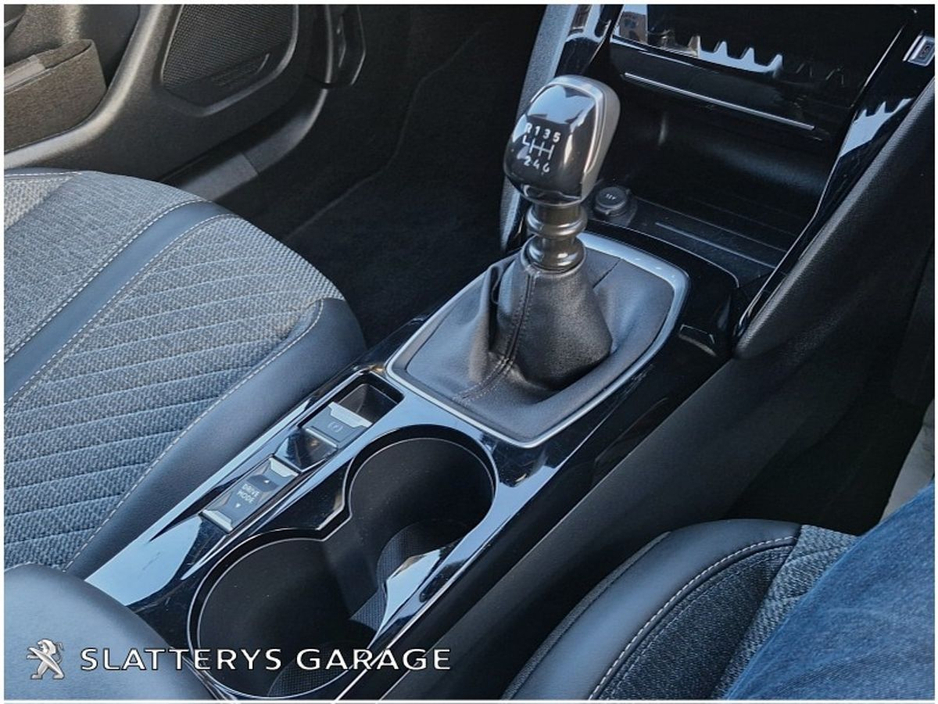 2024 Peugeot 2008 - image 16