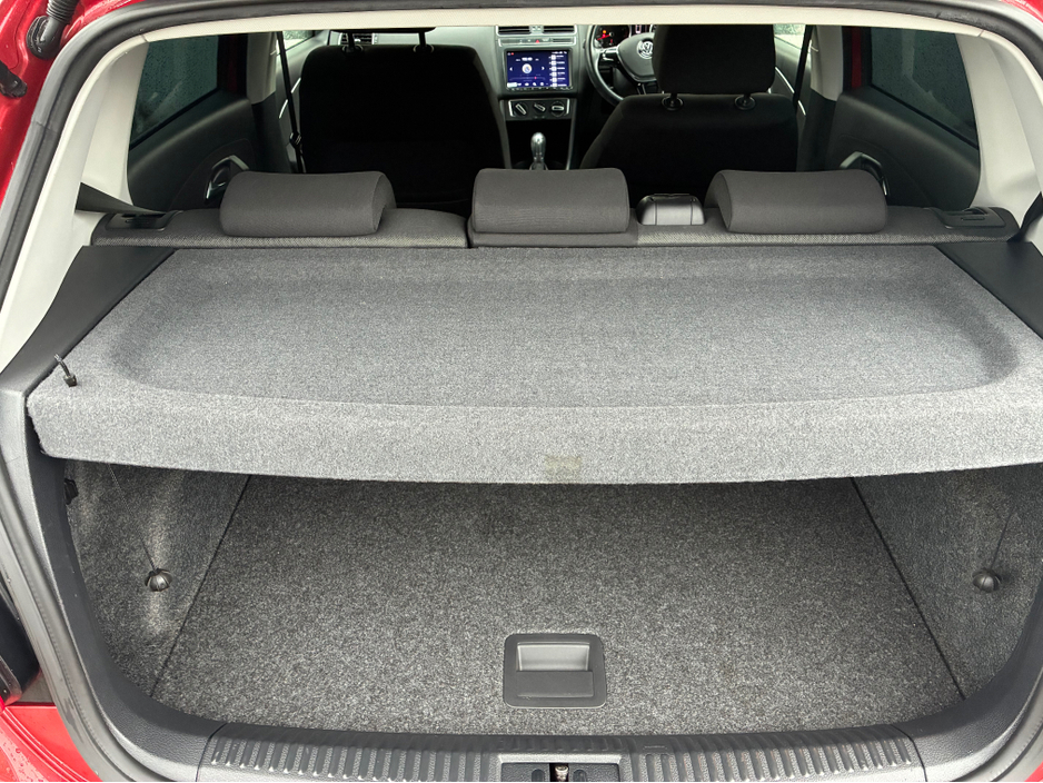 2015 Volkswagen Polo - image 12