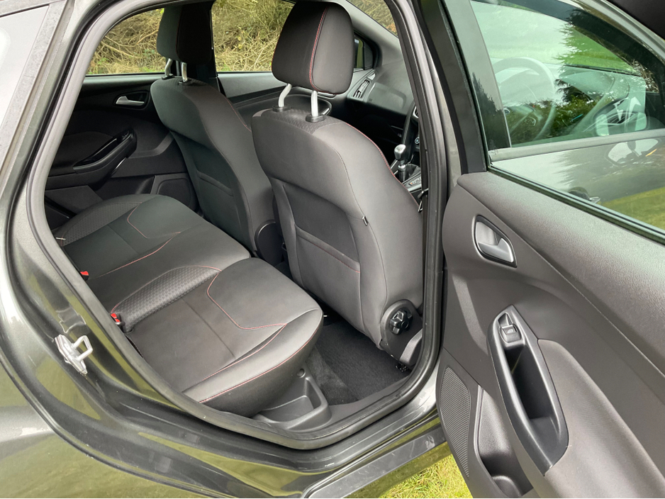 2017 Ford Focus - image 13