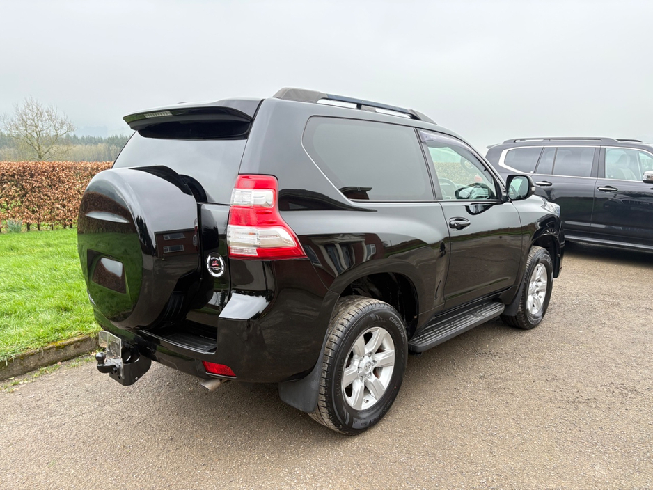 2016 Toyota Landcruiser - image 9