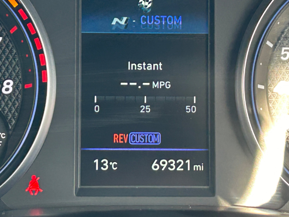 2020 Hyundai i30 - image 17