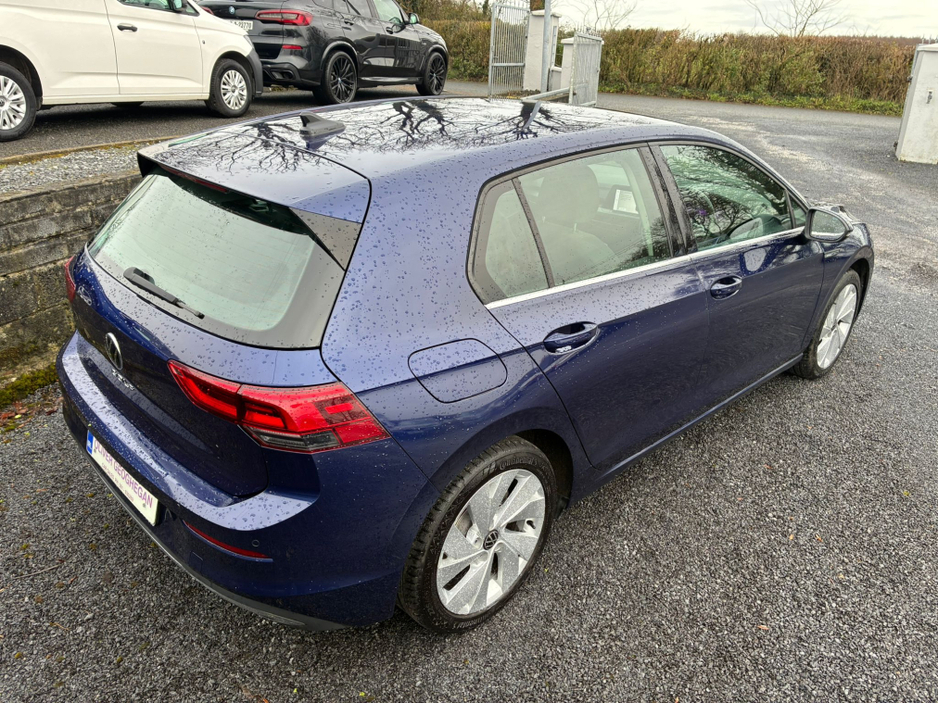 2022 Volkswagen Golf - image 2