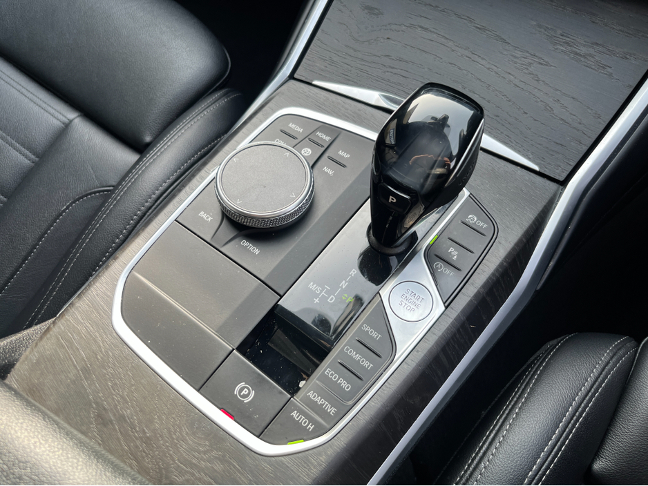 2020 BMW 3 Series - image 16