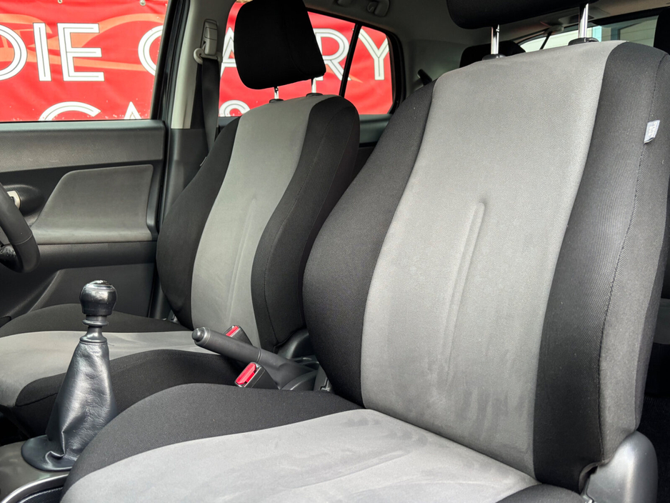 2011 Toyota Urban Cruiser - image 8