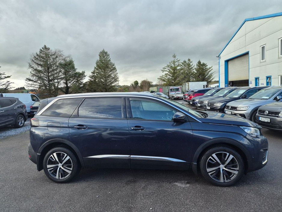 2019 Peugeot 5008 - image 5