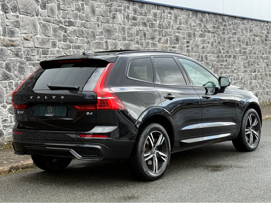 2021 Volvo XC60 - image 5