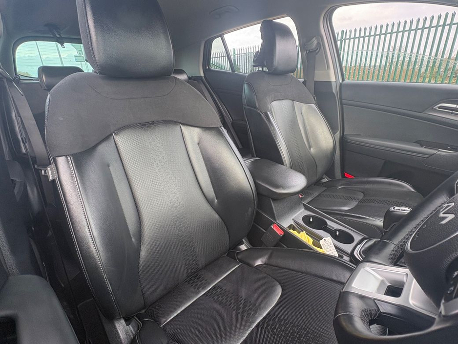 2025 Kia Sportage - image 17