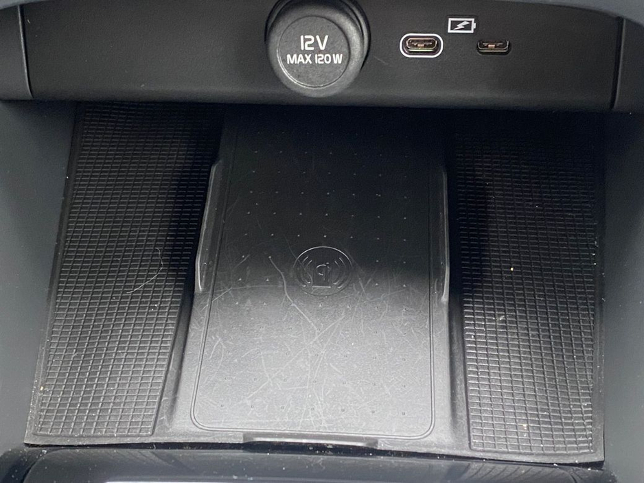 2023 Volvo XC40 - image 21