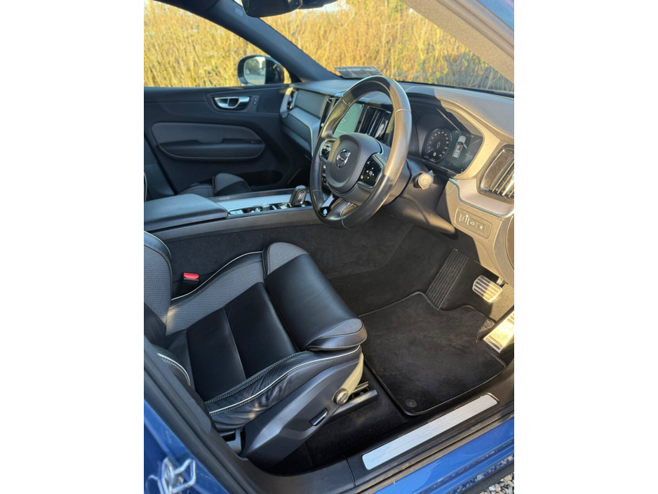2021 Volvo XC60 - image 11