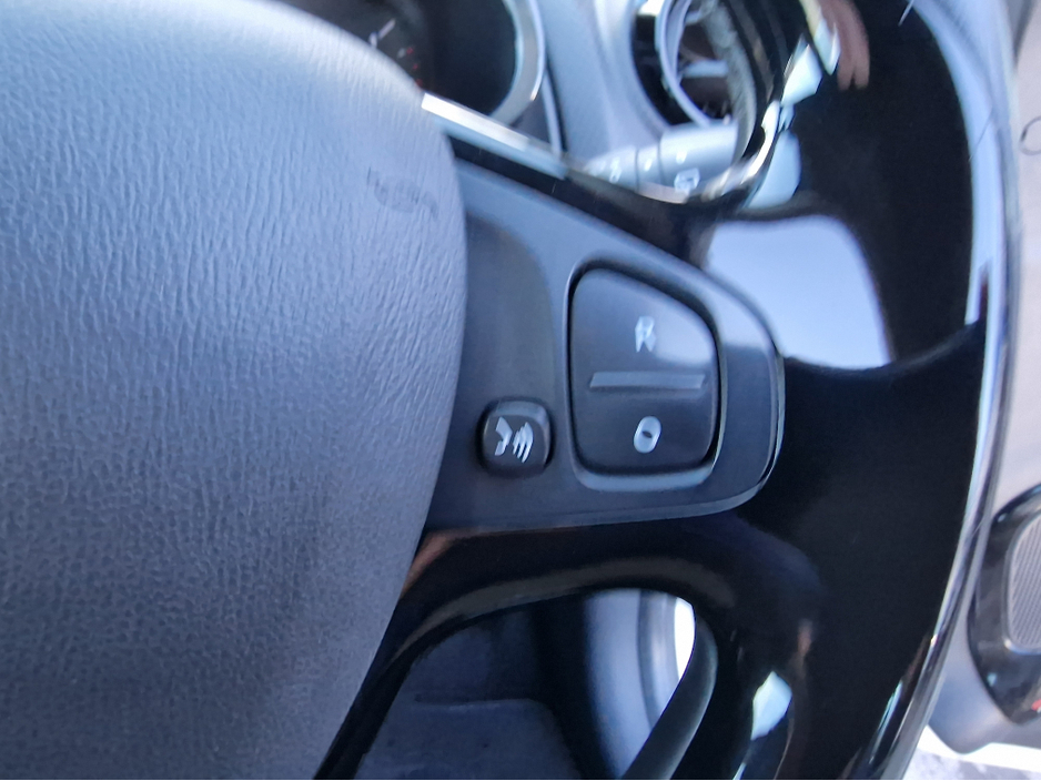 2016 Renault Clio - image 18