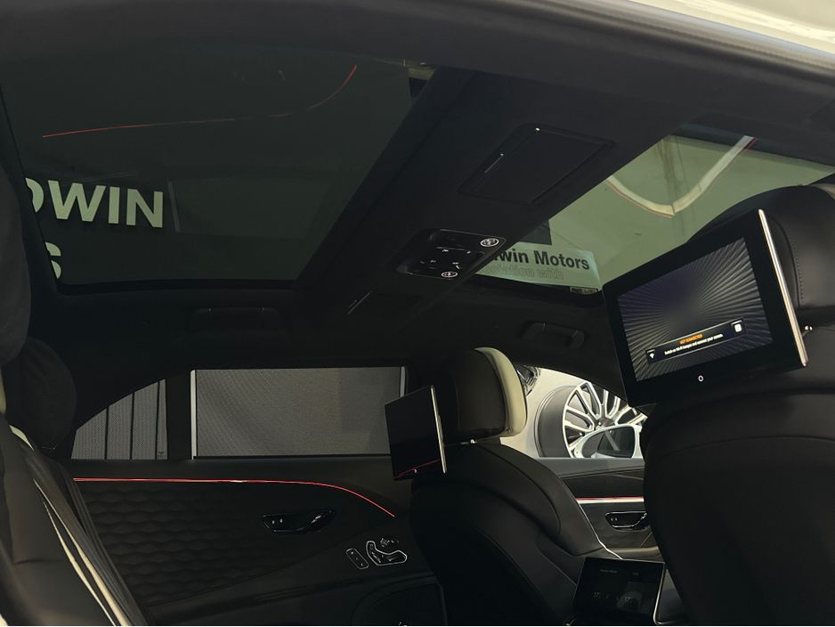 2025 Bentley Flying Spur - image 25