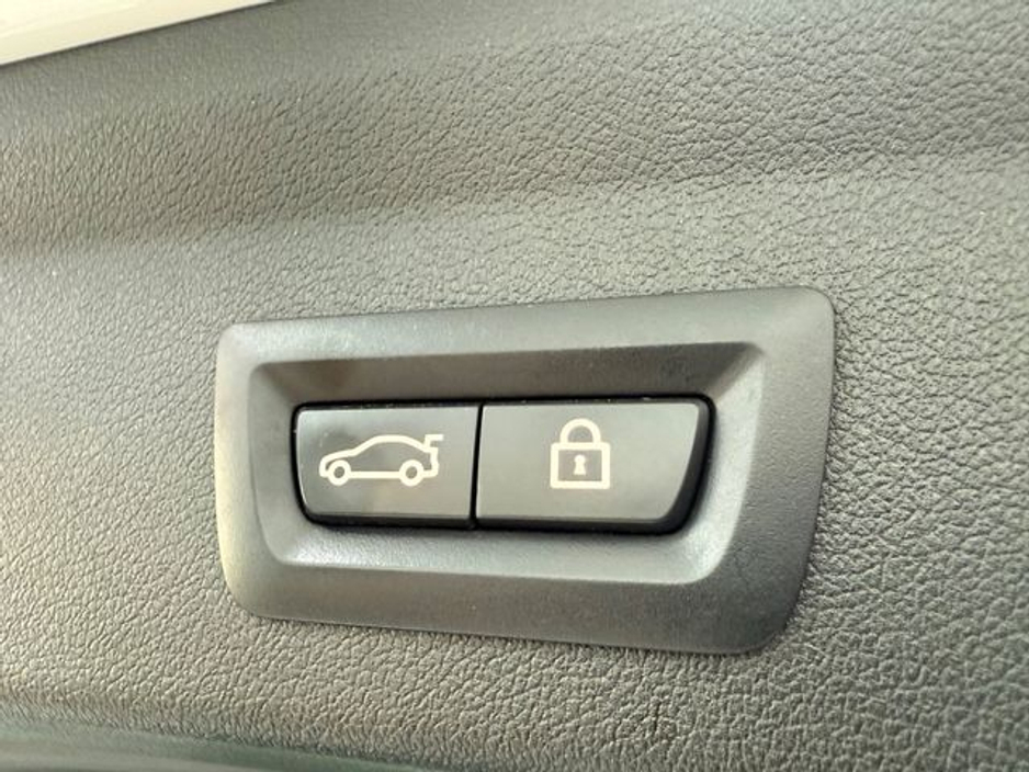 2020 BMW 1 Series - image 10