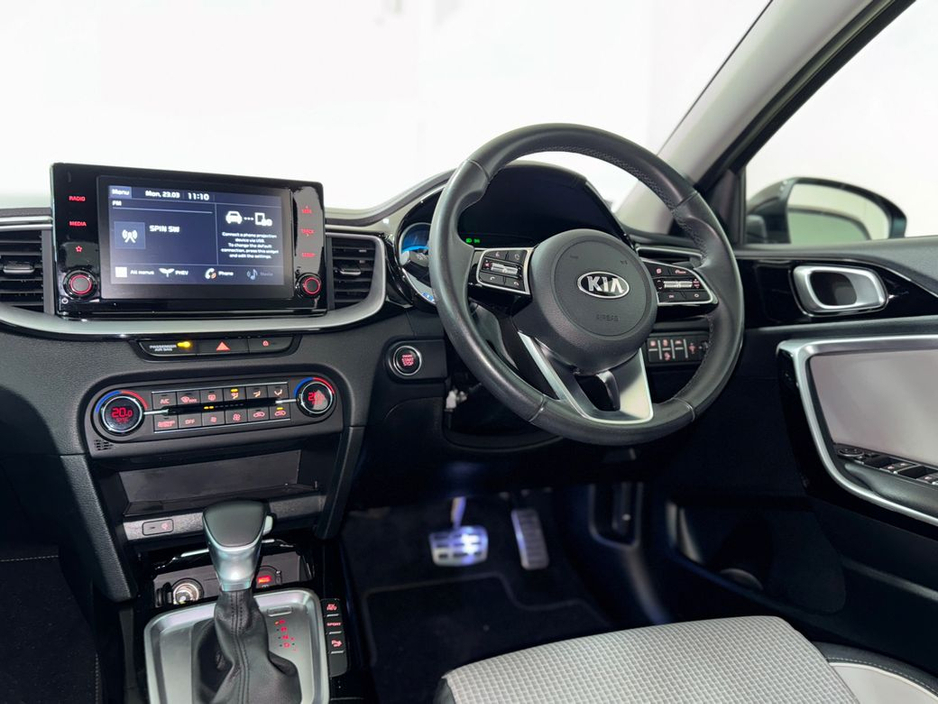 2020 Kia XCeed - image 11