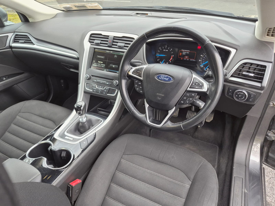 2015 Ford Mondeo - image 16
