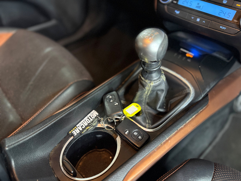 2015 Toyota Avensis - image 29