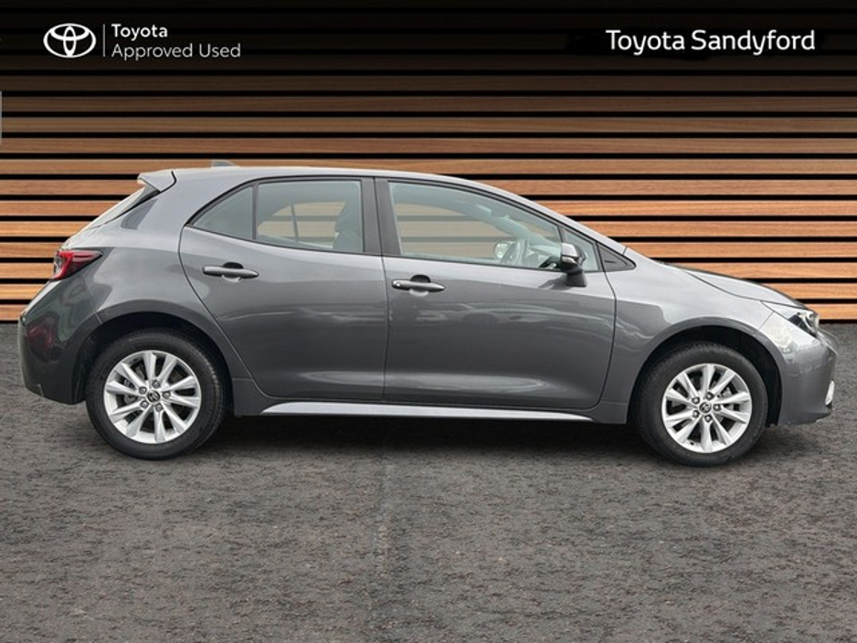 2025 Toyota Corolla - image 3