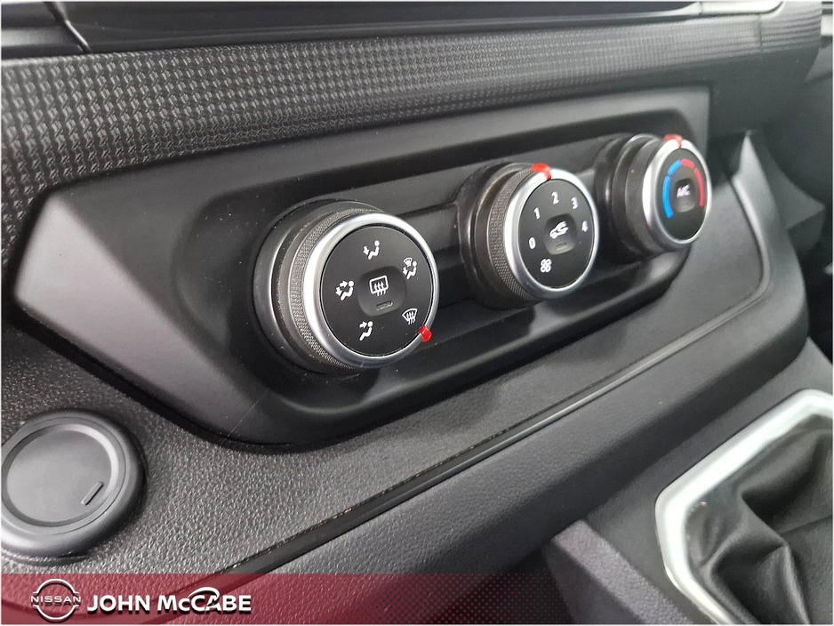 2025 Nissan Primastar - image 25