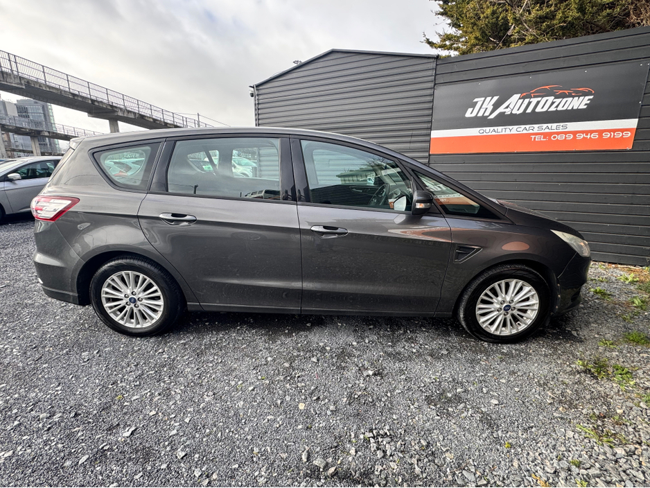 2016 Ford S-Max - image 8
