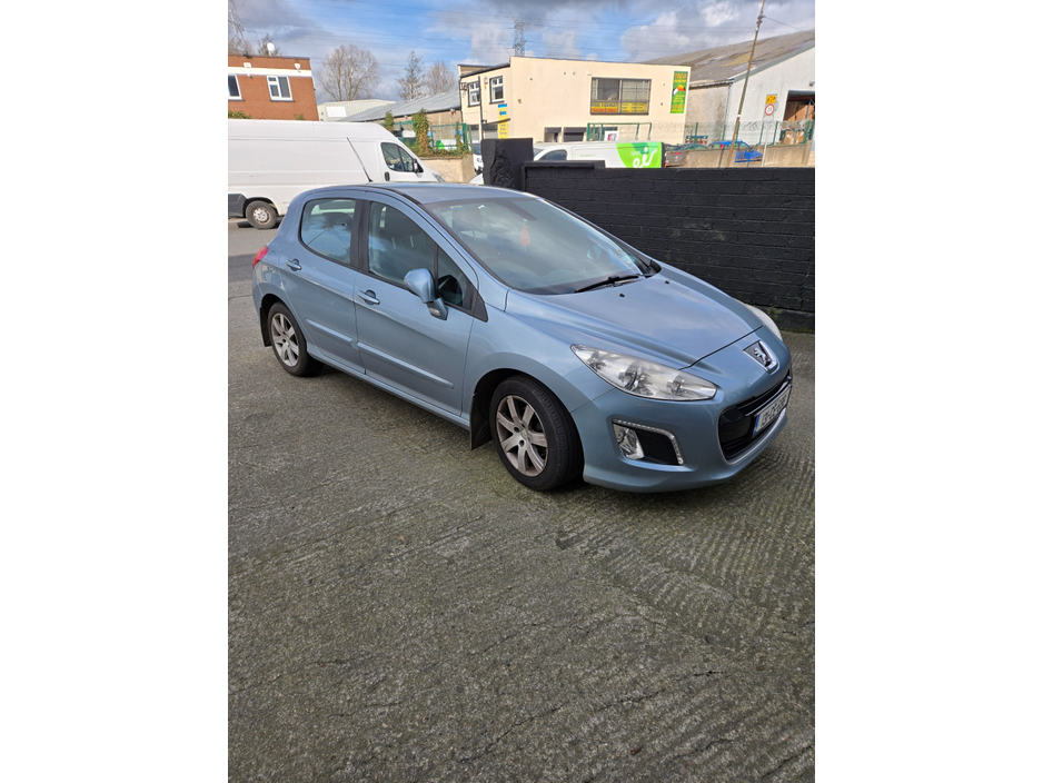 2013 Peugeot 308 - image 12