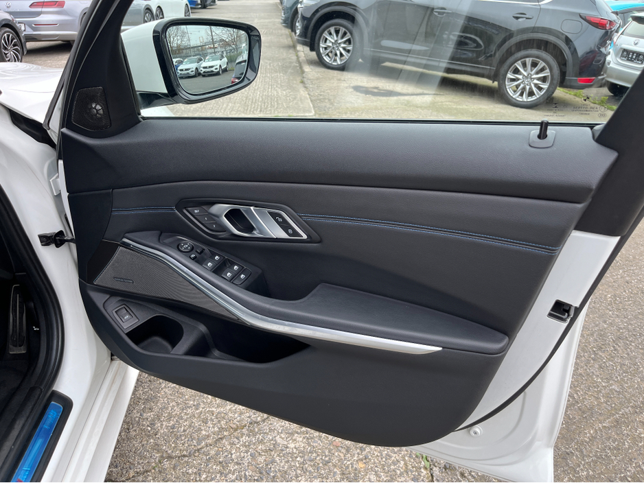 2021 BMW 3 Series - image 13