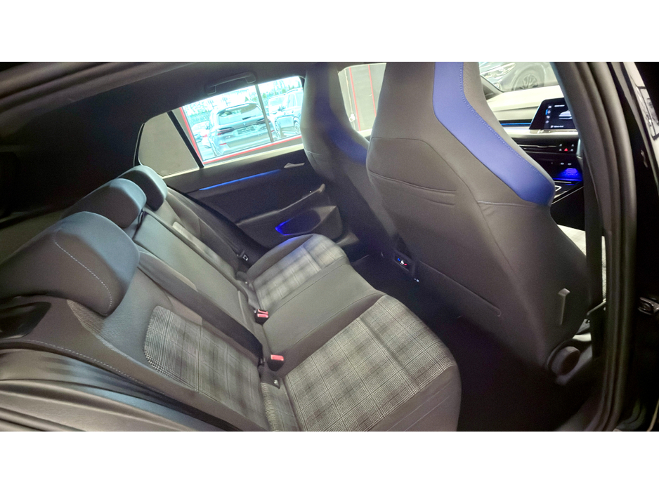 2023 Volkswagen Golf - image 11