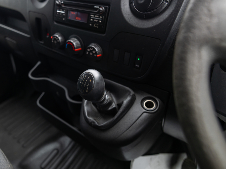 2018 Nissan NV400 - image 14