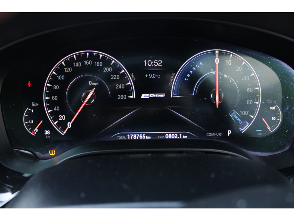 2019 BMW 5 Series - image 12