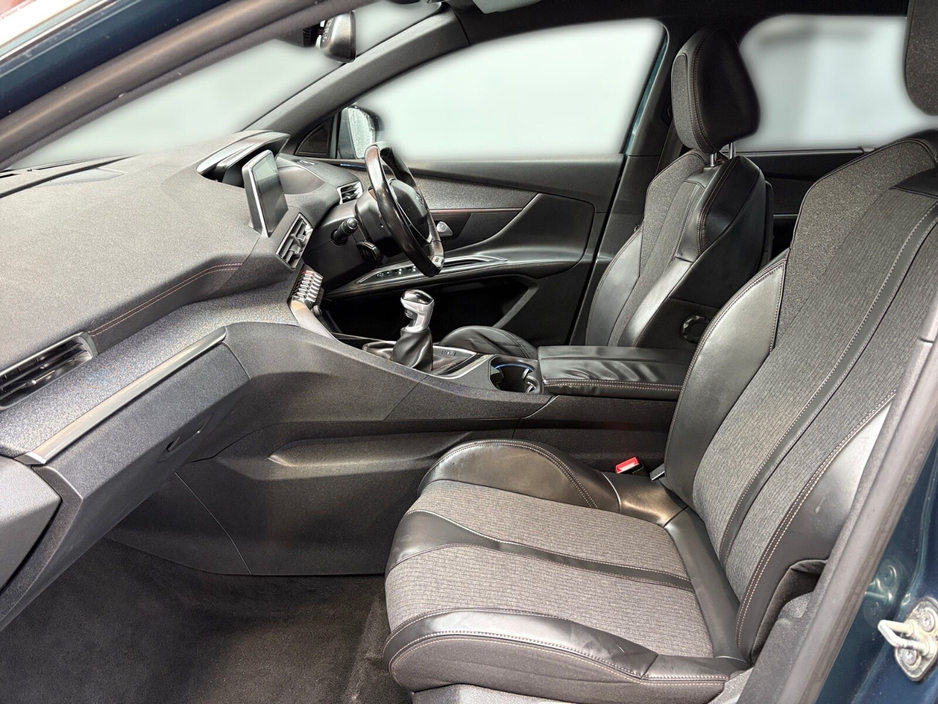 2018 Peugeot 5008 - image 11