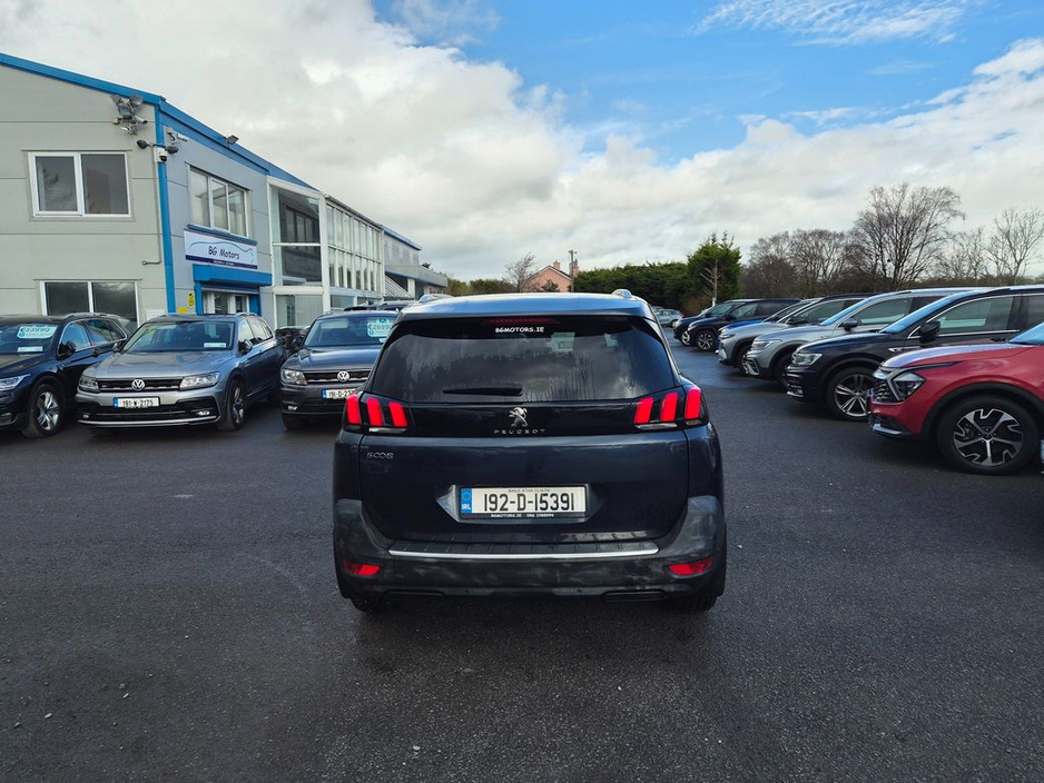 2019 Peugeot 5008 - image 8