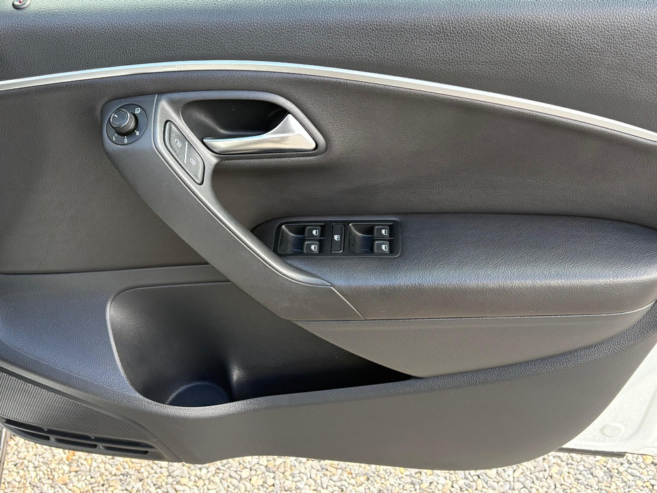 2017 Volkswagen Polo - image 8