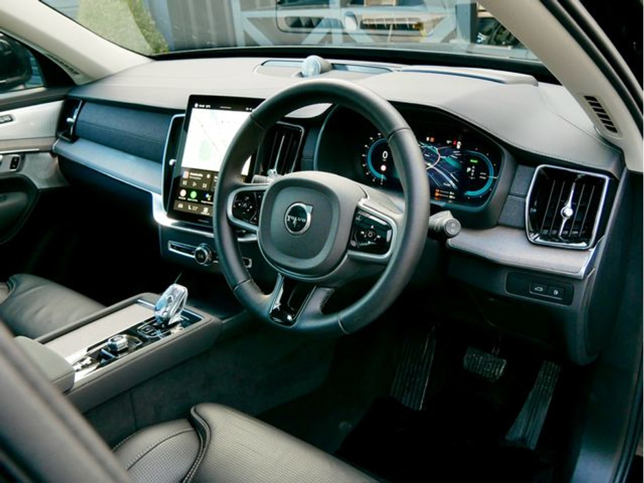 2025 Volvo XC90 - image 16